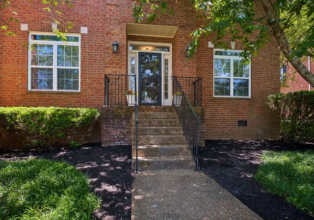 Photo 3 of Single family home for sale at 1570 Woodberry Ct, Brentwood, TN 37027 | MLS# 3302282 | Listing updated on 2026-10-07