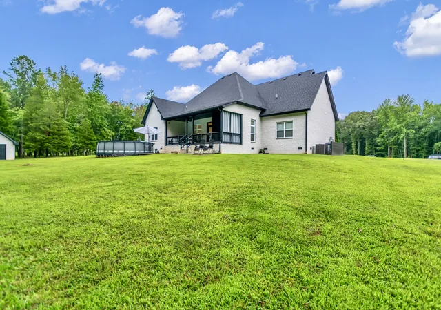 Photo 4 of Single family home for sale at 1381 Reda Dr, Clarksville, TN 37042 | MLS# 3306720 | Listing updated on 2026-09-26