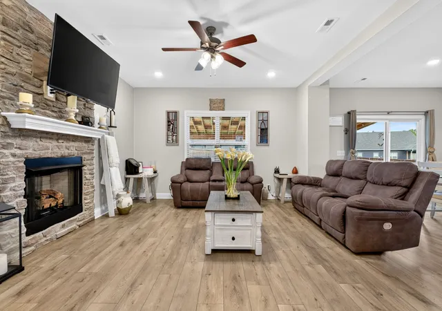 Photo 4 of Single family home for sale at 2422 Bucklin Dr, Clarksville, TN 37042 | MLS# 3314641 | Listing updated on 2026-09-03