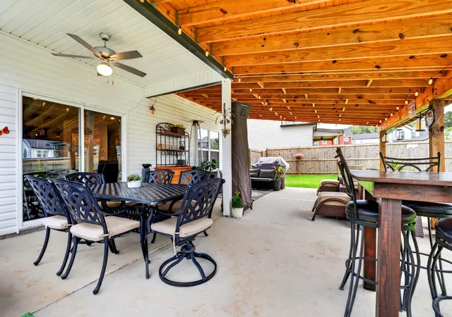 Photo 3 of Single family home for sale at 2422 Bucklin Dr, Clarksville, TN 37042 | MLS# 3314641 | Listing updated on 2026-09-03