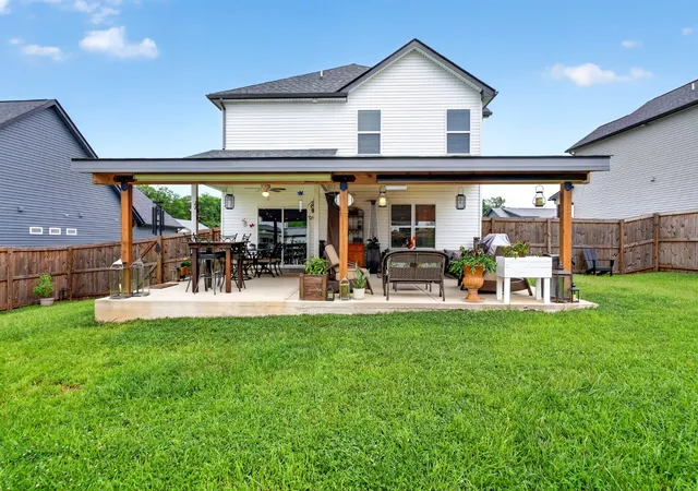 Photo 1 of Single family home for sale at 2422 Bucklin Dr, Clarksville, TN 37042 | MLS# 3314641 | Listing updated on 2026-10-19