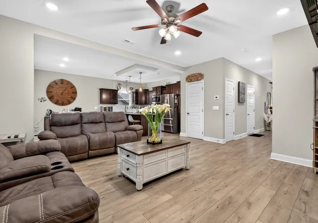 Photo 3 of Single family home for sale at 2422 Bucklin Dr, Clarksville, TN 37042 | MLS# 3314641 | Listing updated on 2026-09-03