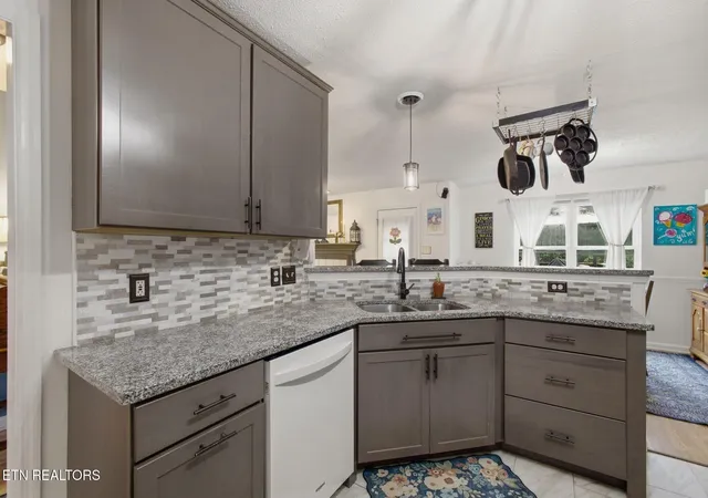 Photo 3 of Single family home for sale at 6504 Ridge Run Dr, Knoxville, TN 37921 | MLS# 3302037 | Listing updated on 2026-09-15
