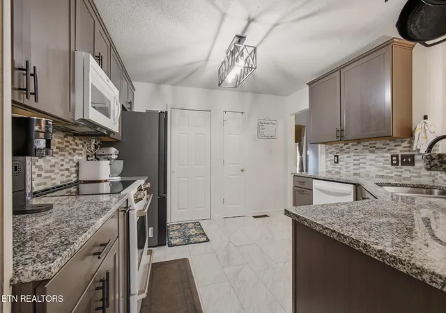 Photo 4 of Single family home for sale at 6504 Ridge Run Dr, Knoxville, TN 37921 | MLS# 3302037 | Listing updated on 2026-09-15