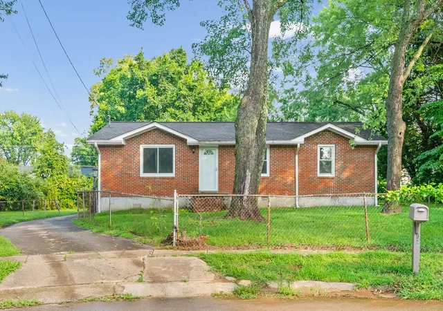 1st image of 1406 Arden Pl, Hopkinsville, KY 42240 | MLS# 3305246