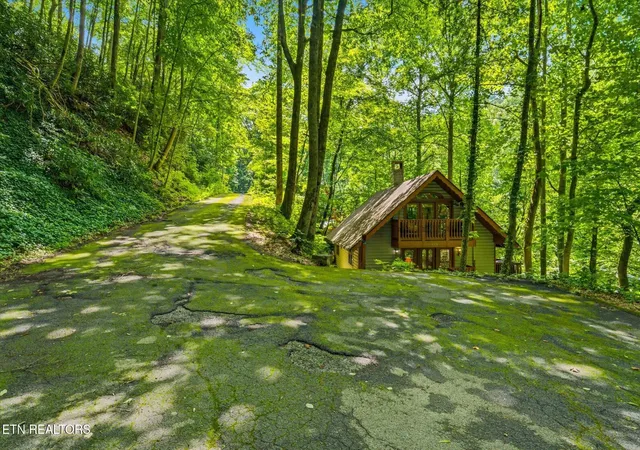 Photo 3 of Single family home for sale at 1211 N Baden Dr, Gatlinburg, TN 37738 | MLS# 3540137 | Listing updated on 2026-09-03