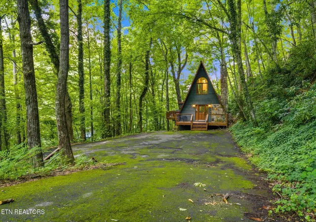 Photo 3 of Single family home for sale at 1215 N Baden Dr, Gatlinburg, TN 37738 | MLS# 3540138 | Listing updated on 2026-09-03