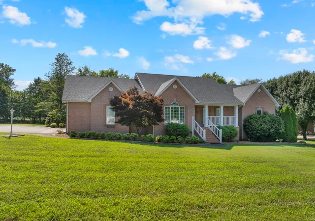 Photo 3 of Single family home for sale at 451 Bell Dr W, Winchester, TN 37398 | MLS# 3318784 | Listing updated on 2026-08-07