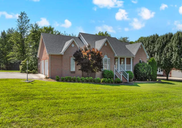 Photo 4 of Single family home for sale at 451 Bell Dr W, Winchester, TN 37398 | MLS# 3318784 | Listing updated on 2026-08-07