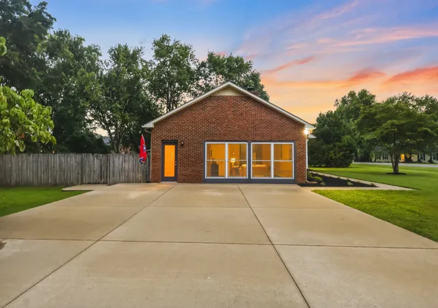 Photo 3 of Single family home for sale at 401 Ridgetop Dr, Smyrna, TN 37167 | MLS# 3305887 | Listing updated on 2026-09-17