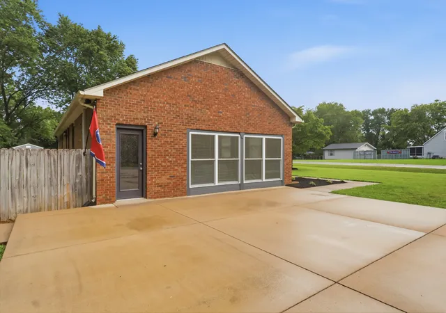 Photo 3 of Single family home for sale at 401 Ridgetop Dr, Smyrna, TN 37167 | MLS# 3305887 | Listing updated on 2026-09-17
