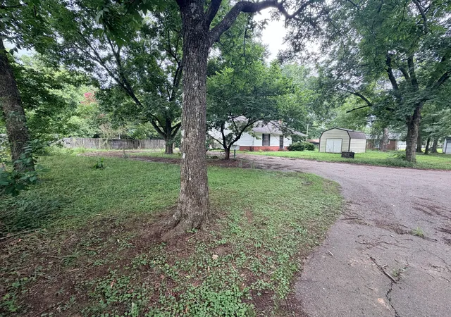 1st image of 425b Second St, Henderson, TN 38340 | MLS# 3302409