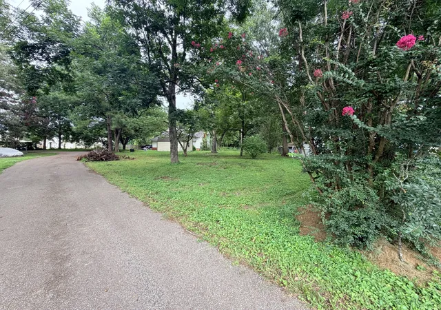 2nd image of 425b Second St, Henderson, TN 38340 | MLS# 3302409