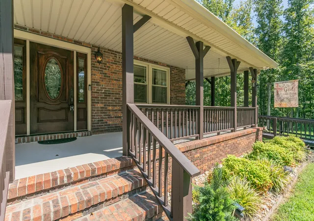 Photo 2 of Single family home for sale at 1981 Highway 100, Centerville, TN 37033 | MLS# 3545088 | Listing updated on 2026-09-29