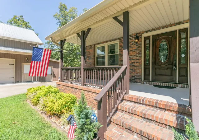 Photo 3 of Single family home for sale at 1981 Highway 100, Centerville, TN 37033 | MLS# 3545088 | Listing updated on 2026-09-29