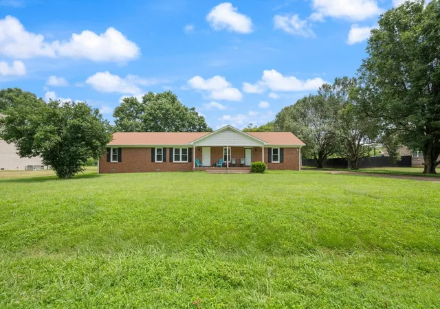 Photo 2 of Single family home for sale at 704 Redwood Cir, Columbia, TN 38401 | MLS# 3304313 | Listing updated on 2026-09-22
