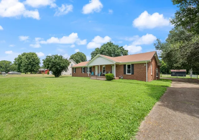 1st image of 704 Redwood Cir, Columbia, TN 38401 | MLS# 3304313