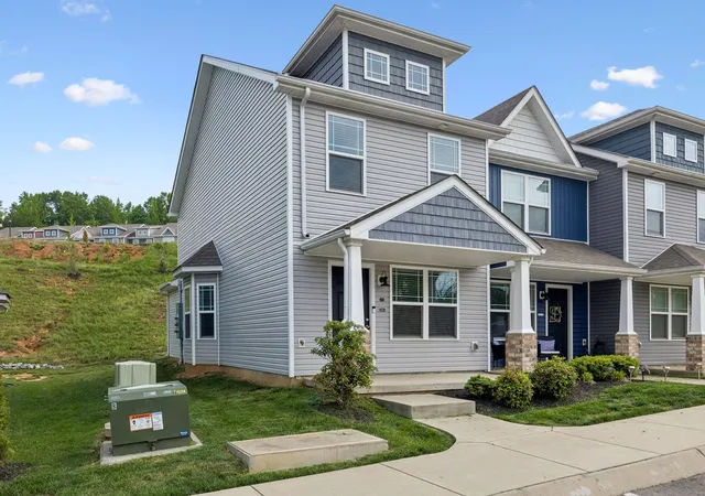 Photo 3 of Townhouse for sale at 204 Woodland Valley Ln, Clarksville, TN 37040 | MLS# 3309244 | Listing updated on 2026-08-30