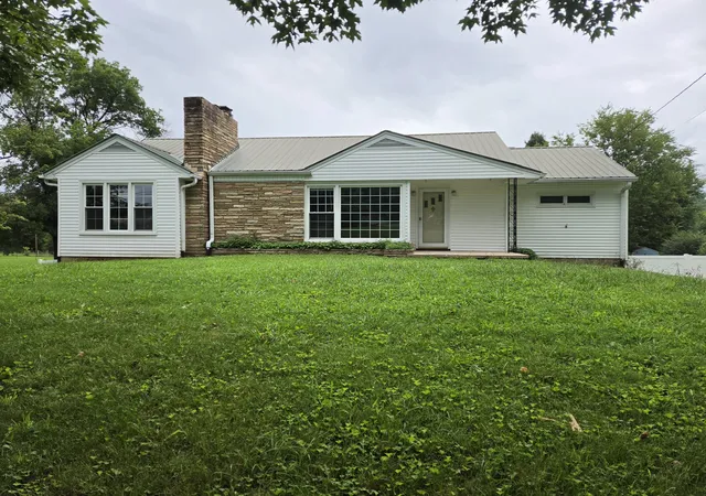 2nd image of 325 Murfreesboro Rd, Woodbury, TN 37190 | MLS# 3302465