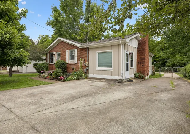 Photo 3 of Single family home for sale at 7010 Bonnavent Dr, Hermitage, TN 37076 | MLS# 3302522 | Listing updated on 2026-07-31