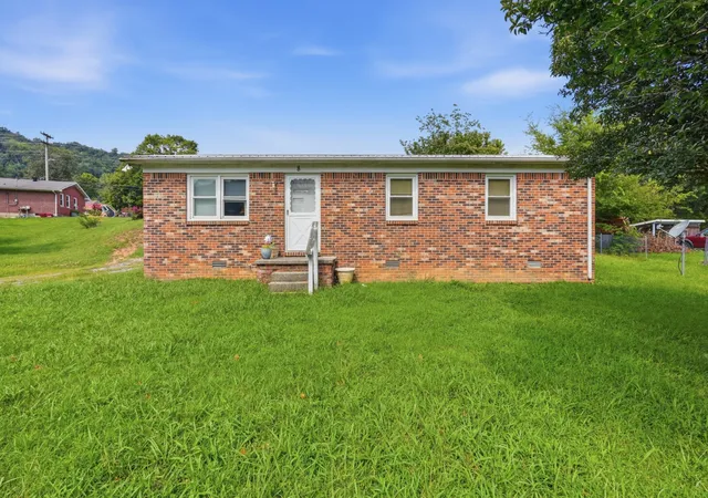 1st image of 8 Thurman Dr, Celina, TN 38551 | MLS# 3305250