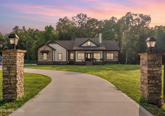 Photo 1 of Single family home for sale at 964 Deerwood Dr, Dandridge, TN 37725 | MLS# 3304469 | Listing updated on 2026-08-23