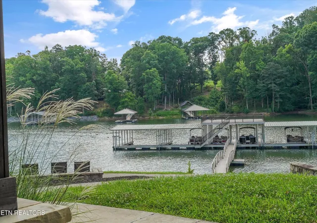 Photo 4 of Single family home for sale at 964 Deerwood Dr, Dandridge, TN 37725 | MLS# 3304469 | Listing updated on 2026-08-23