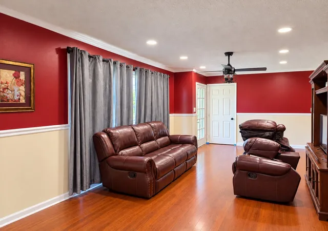 Photo 3 of Single family home for sale at 300 Edgewater Dr, Winchester, TN 37398 | MLS# 3615203 | Listing updated on 2026-10-12