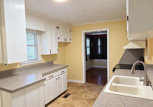 Photo 4 of Single family home for sale at 300 Edgewater Dr, Winchester, TN 37398 | MLS# 3615203 | Listing updated on 2026-10-12