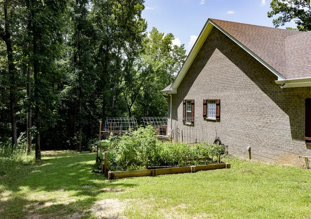 Photo 3 of Single family home for sale at 305 Doe Xing Dr, Smiths Grove, KY 42171 | MLS# 3303997 | Listing updated on 2026-08-25