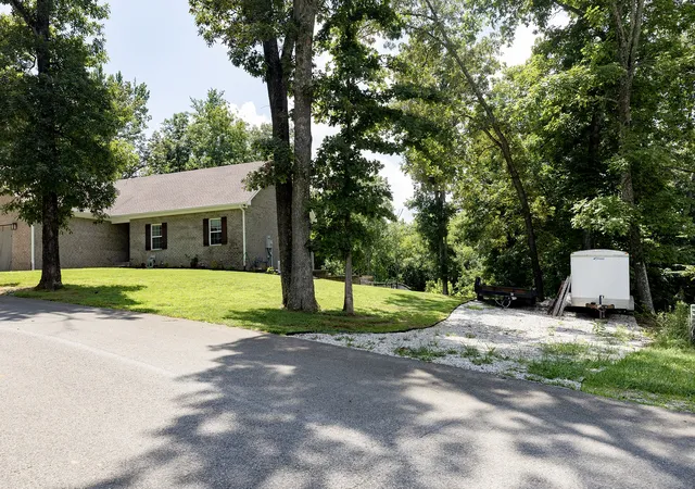 Photo 4 of Single family home for sale at 305 Doe Xing Dr, Smiths Grove, KY 42171 | MLS# 3303997 | Listing updated on 2026-08-25