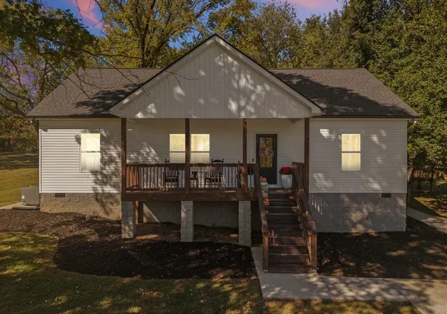 Photo 1 of Single family home for sale at 405 Oakview Dr, Columbia, TN 38401 | MLS# 3619500 | Listing updated on 2026-10-28