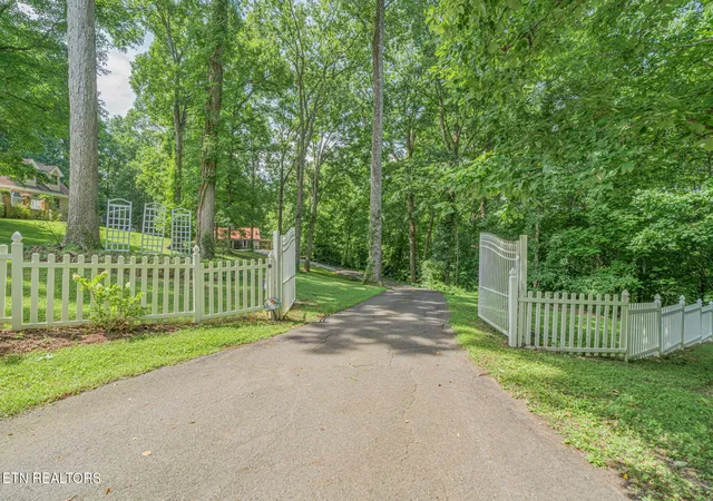 Photo 2 of Single family home for sale at 8708 Pedigo Ridge Way, Powell, TN 37849 | MLS# 3609750 | Listing updated on 2026-10-01