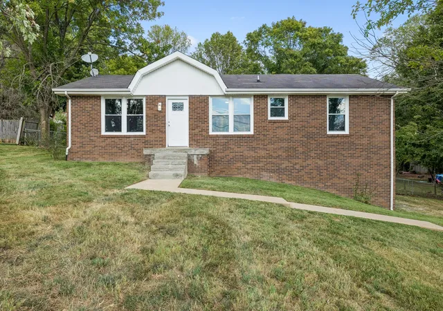 Single family home for sale at 2762 Goodsprings Rd, Ashland City, TN 37015 | MLS# 3598357