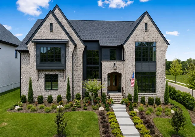Photo 3 of Single family home for sale at 2950 Del Rio Pike, Franklin, TN 37069 | MLS# 3305119 | Listing updated on 2026-09-20