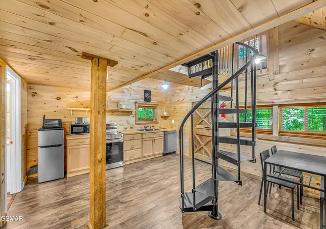 4th image of 1222 S Hwy 32, Cosby, TN 37722 | MLS# 3303998