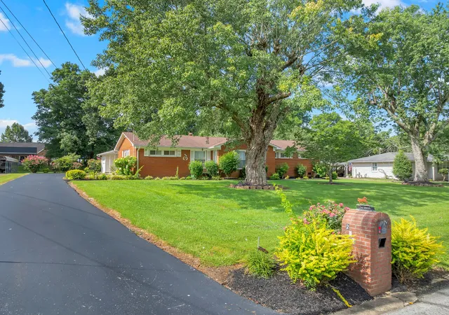 1st image of 201 Cloverdale Rd, Shelbyville, TN 37160 | MLS# 3304307
