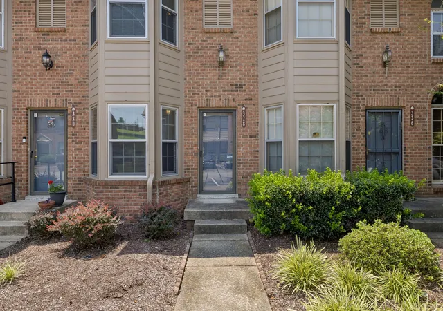 Photo 2 of Townhouse for sale at 328 Hickory Pl, Nashville, TN 37214 | MLS# 3312557 | Listing updated on 2026-09-14