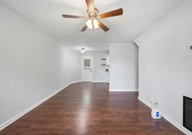 Photo 4 of Single family home for sale at 818 Shelton Cir S, Clarksville, TN 37042 | MLS# 3314788 | Listing updated on 2026-08-15