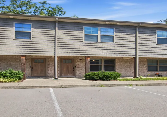 Photo 2 of Townhouse for sale at 2506 E Main St #E2, Murfreesboro, TN 37127 | MLS# 3304268 | Listing updated on 2026-09-19