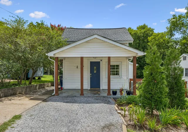 1st image of 2005 Crestview Dr, Columbia, TN 38401 | MLS# 3304768