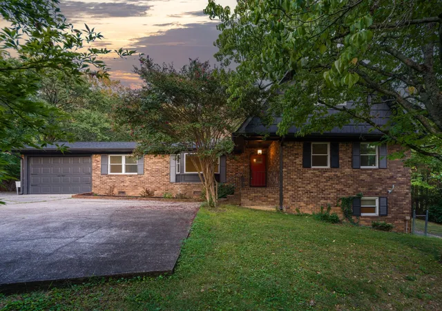 Photo 1 of Single family home for sale at 1220 Franklin Dr, Chattanooga, TN 37421 | MLS# 3304308 | Listing updated on 2026-09-03