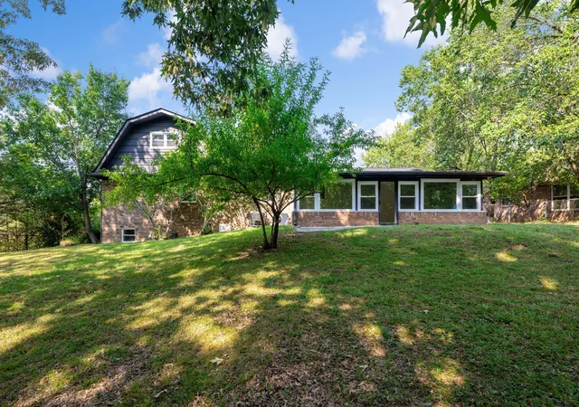 Photo 3 of Single family home for sale at 1220 Franklin Dr, Chattanooga, TN 37421 | MLS# 3304308 | Listing updated on 2026-10-30