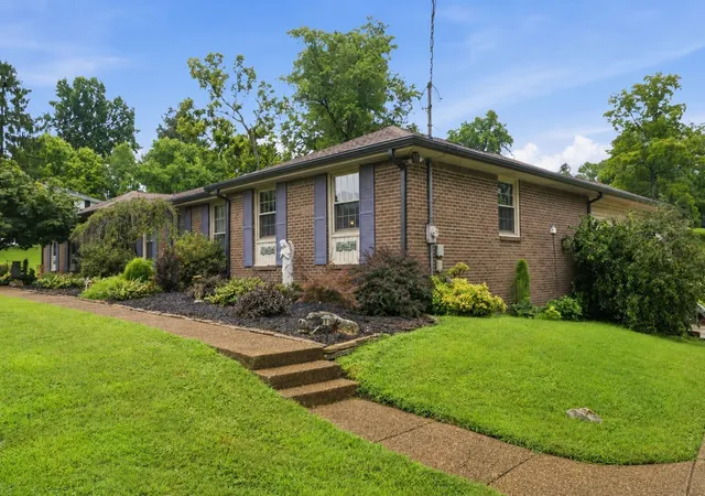 Photo 1 of Single family home for sale at 402 Ellington Dr, Franklin, TN 37064 | MLS# 3306057 | Listing updated on 2026-08-31
