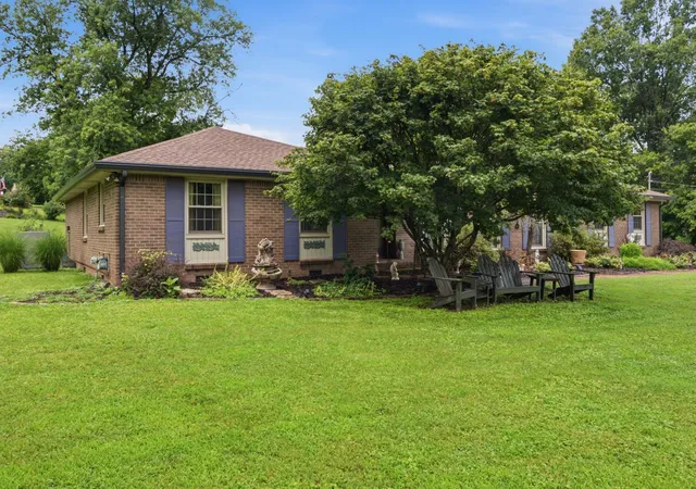Photo 2 of Single family home for sale at 402 Ellington Dr, Franklin, TN 37064 | MLS# 3306057 | Listing updated on 2026-08-31