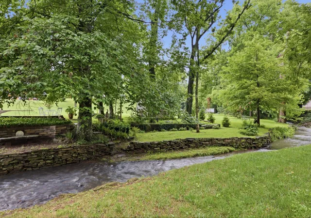 Photo 4 of Single family home for sale at 402 Ellington Dr, Franklin, TN 37064 | MLS# 3306057 | Listing updated on 2026-08-31