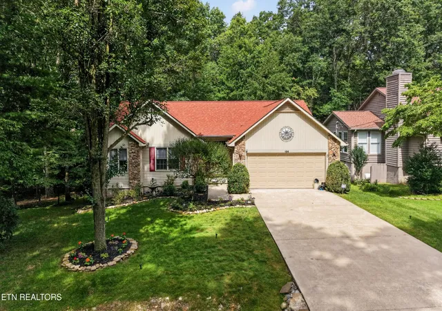 Photo 2 of Single family home for sale at 154 Glenwood Dr, Crossville, TN 38558 | MLS# 3304603 | Listing updated on 2026-07-23