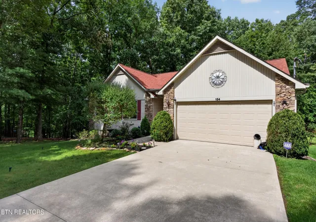 Photo 3 of Single family home for sale at 154 Glenwood Dr, Crossville, TN 38558 | MLS# 3304603 | Listing updated on 2026-07-23