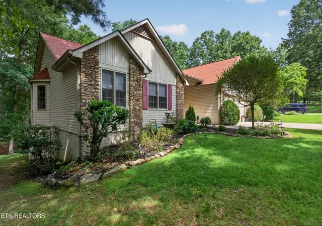 Photo 3 of Single family home for sale at 154 Glenwood Dr, Crossville, TN 38558 | MLS# 3304603 | Listing updated on 2026-07-23