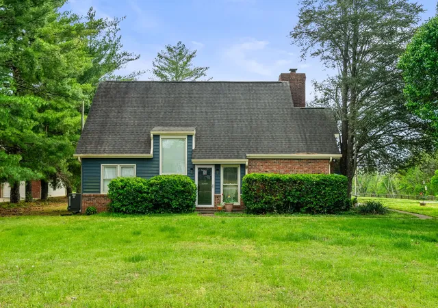 Photo 2 of Single family home for sale at 674 Lakeside Dr, Springfield, TN 37172 | MLS# 3309252 | Listing updated on 2026-08-20